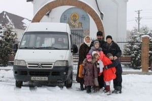 РОДИНА РЕЗНІК І ЇХ ПРИГОДНИЦЬКИЙ АВТОМОБІЛЬ